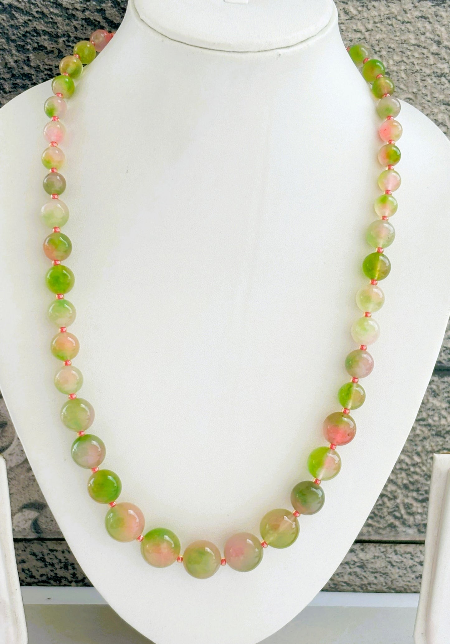 Handmade Graduated Light Green and Pink Agate Necklace