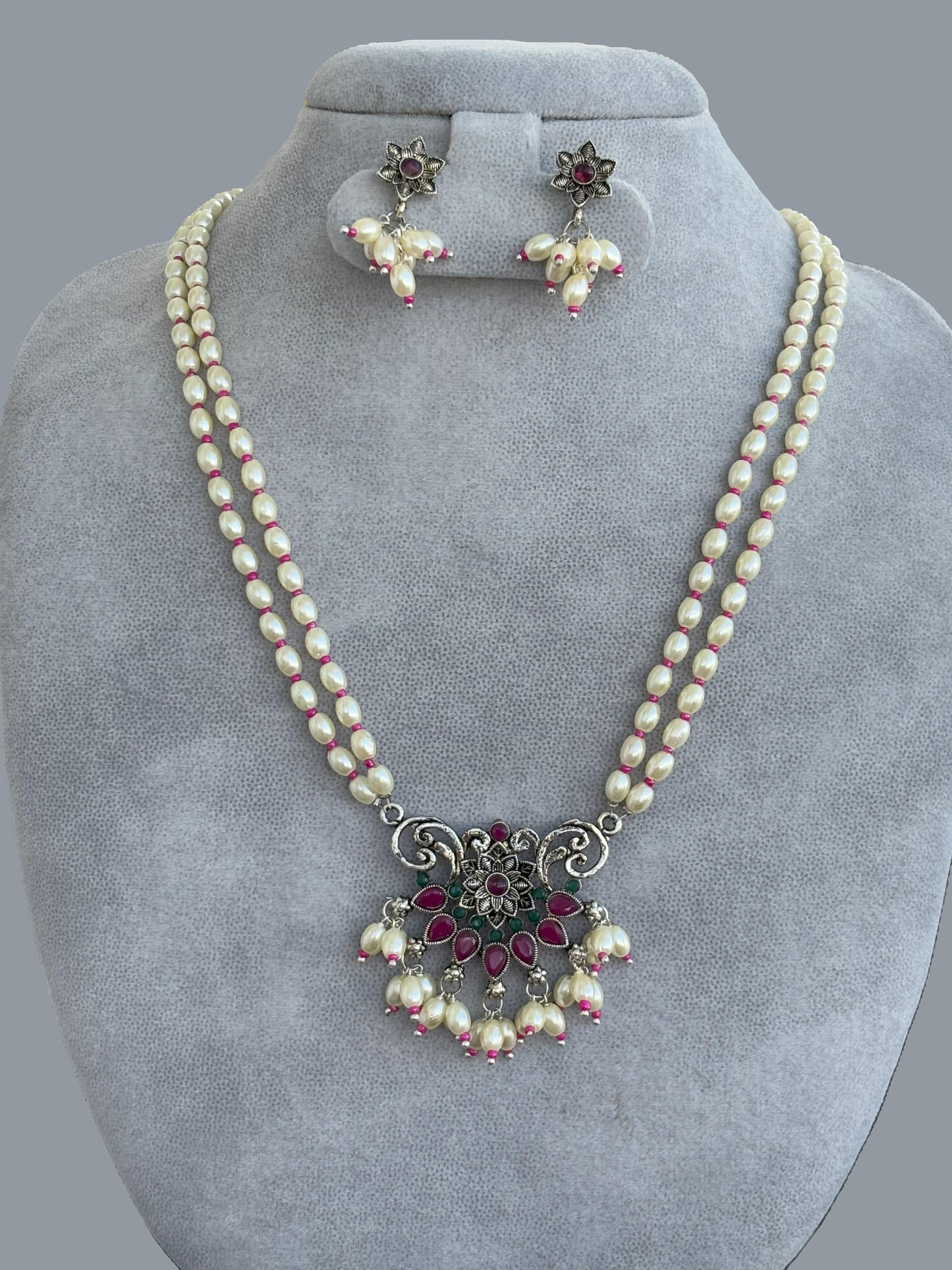 Handmade Pearl and Oxidized Stone Pendant Set