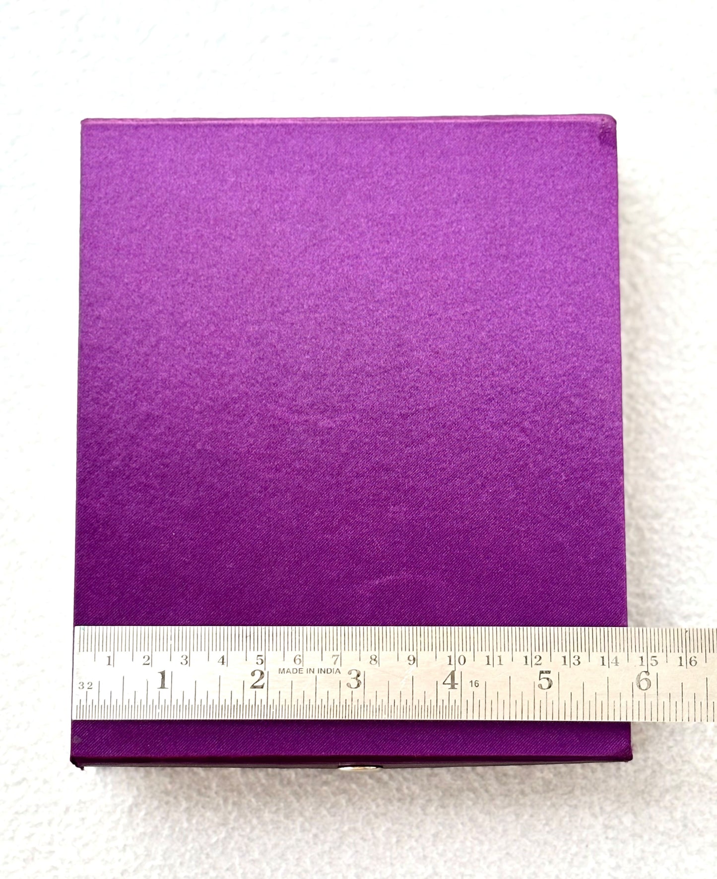 Elegant Violet and Cream Jewelry Gift Box