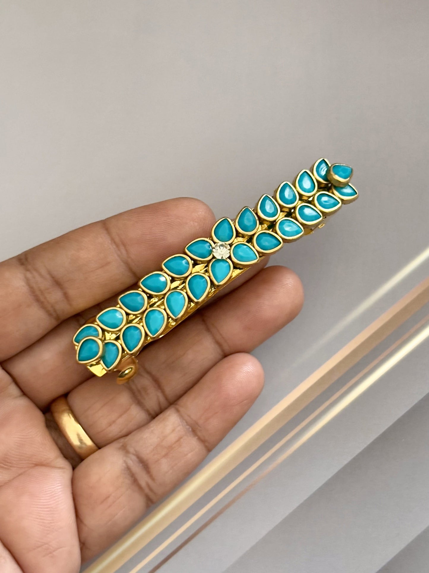 Handmade Turquoise Kundan Hair Clip with Floral Design