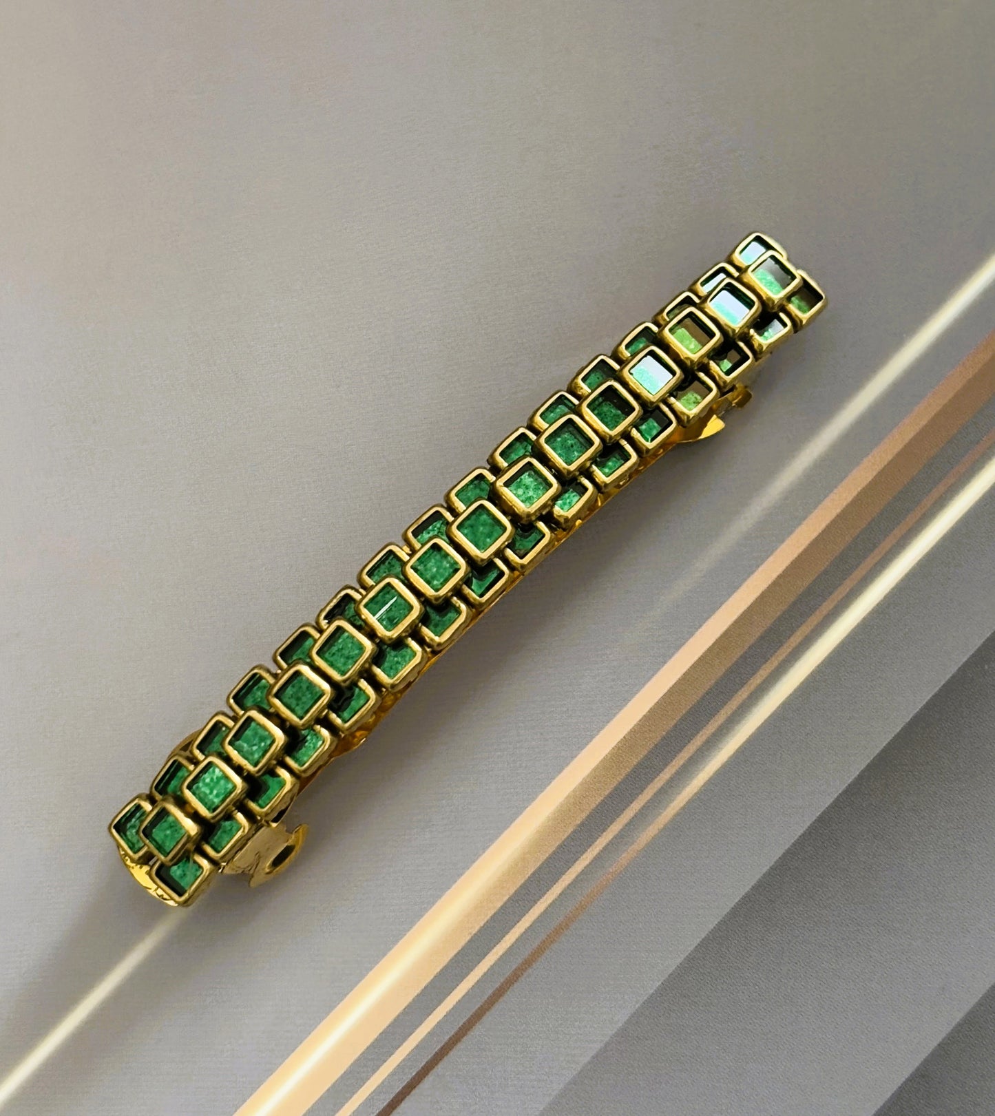 Handmade Green Kundan Hair Clip with Geometric Design