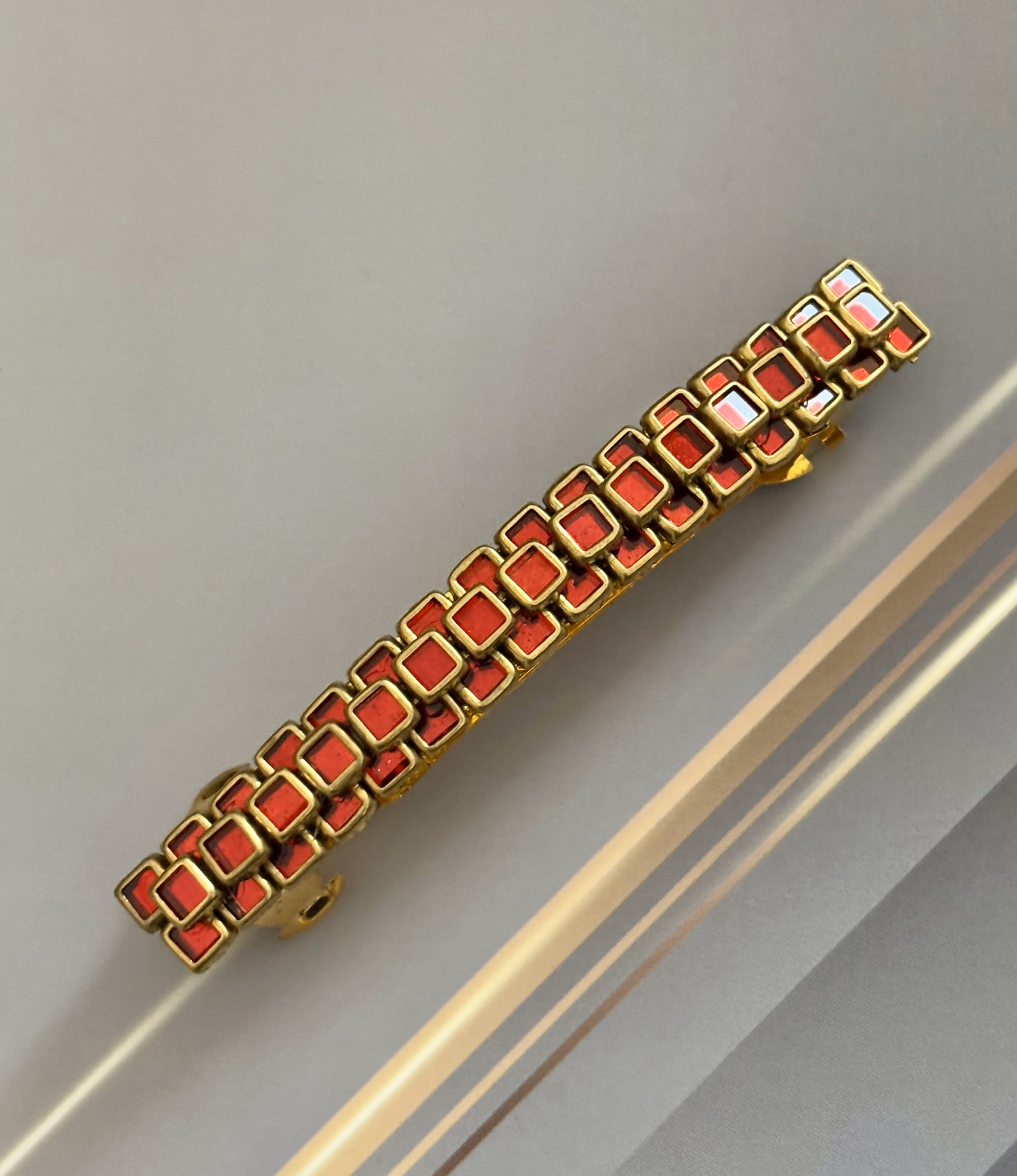 Handmade Light Red Kundan Hair Clip with Geometric Design