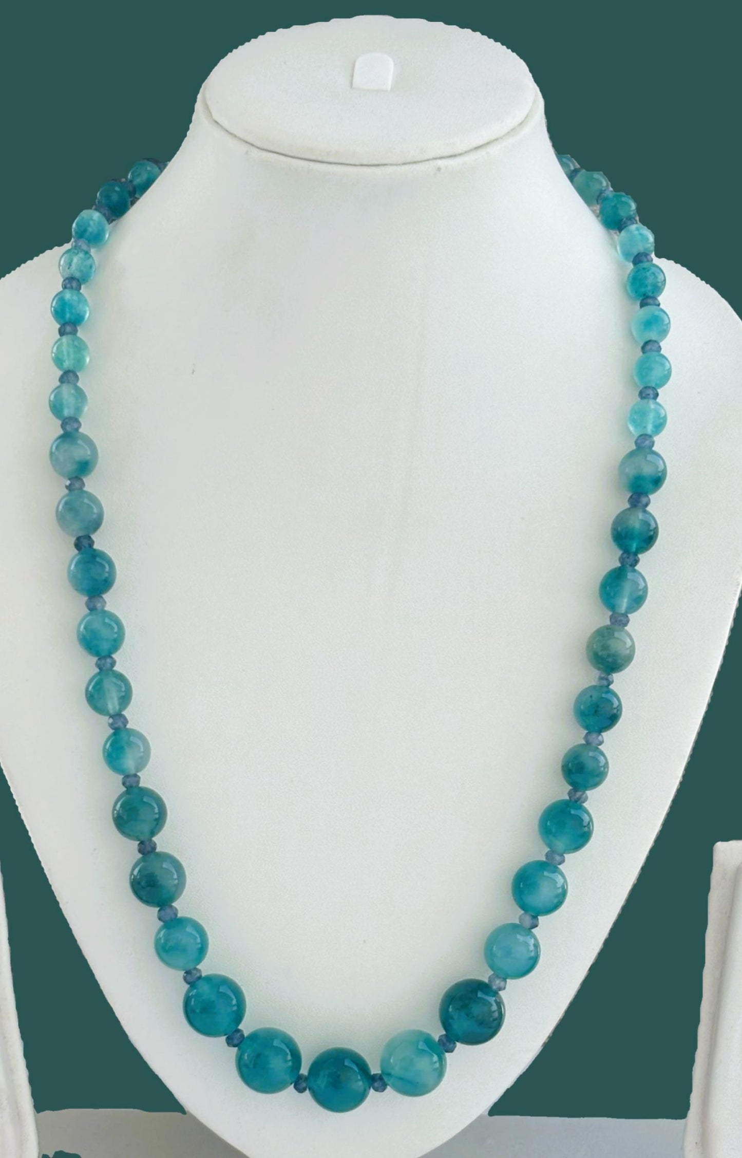 Handmade Graduated Blue Agate Gemstone Necklace