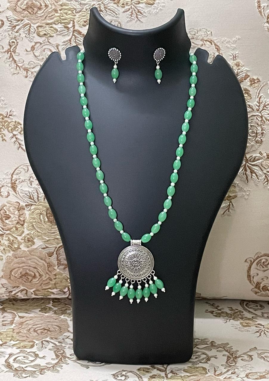 Handmade Green and Oxidized Pendant Necklace Set