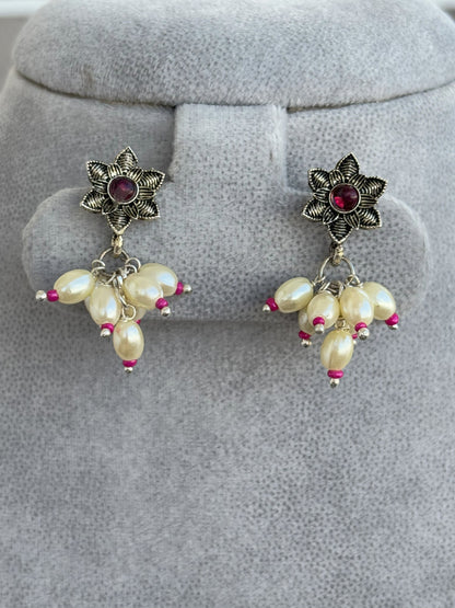 Handmade Pearl and Oxidized Stone Pendant Set