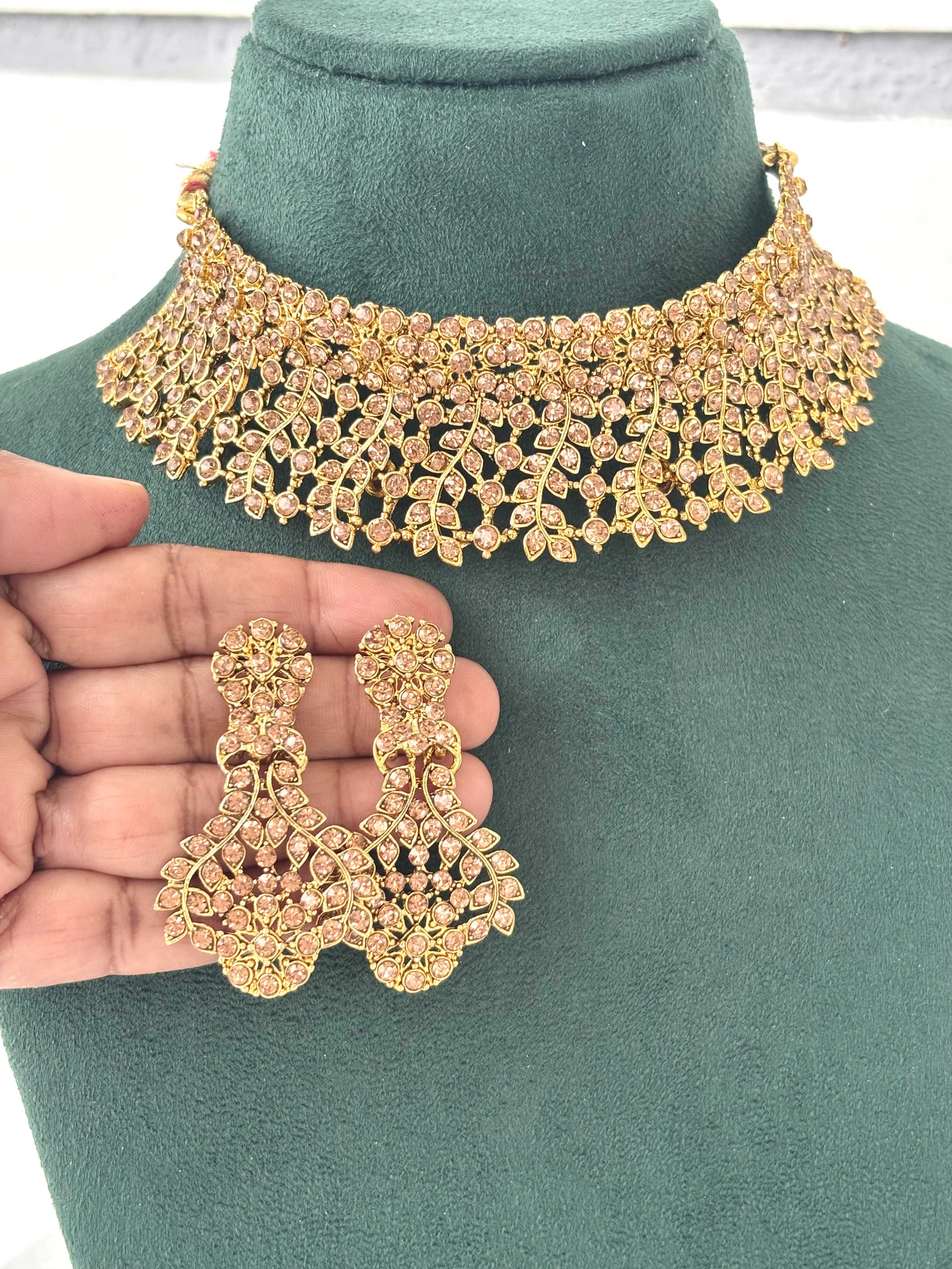 Ornate Gold Choker Set with Champagne Stone Design 2