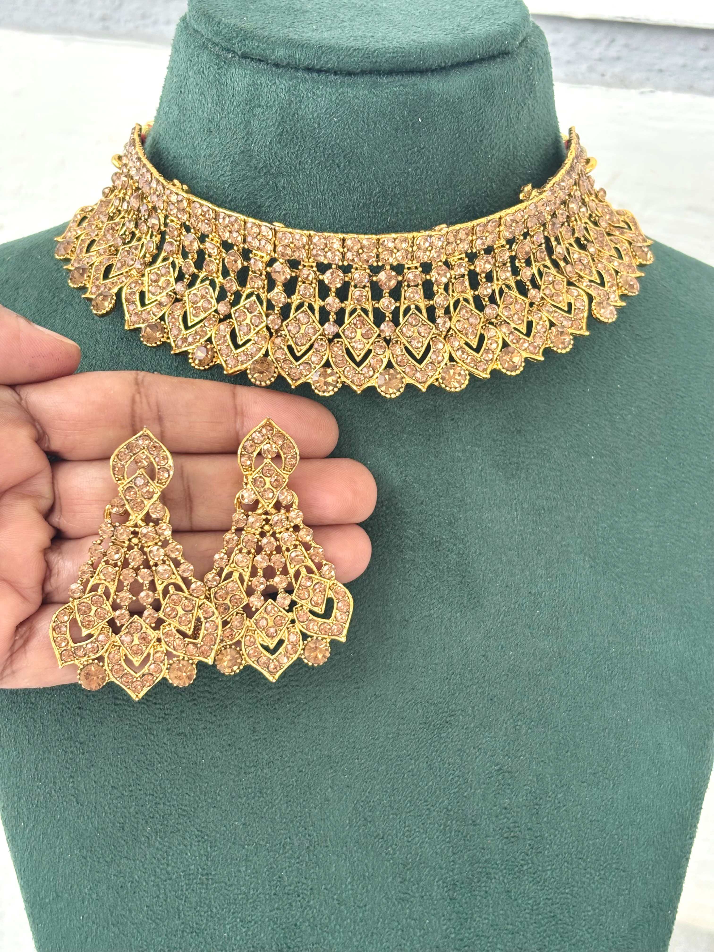 Ornate Gold Choker Set with Champagne Stone Design 3