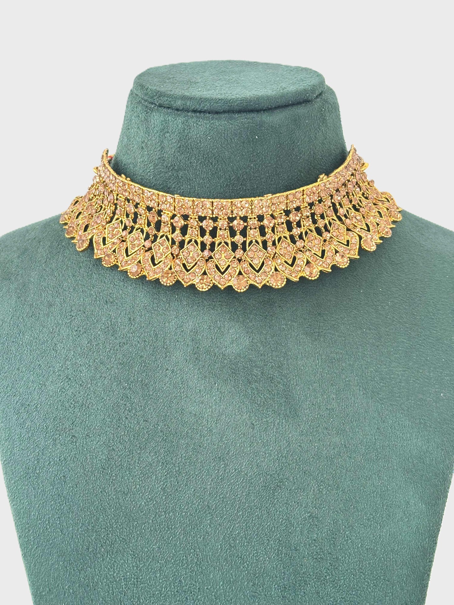 Ornate Gold Choker Set with Champagne Stone Design 3