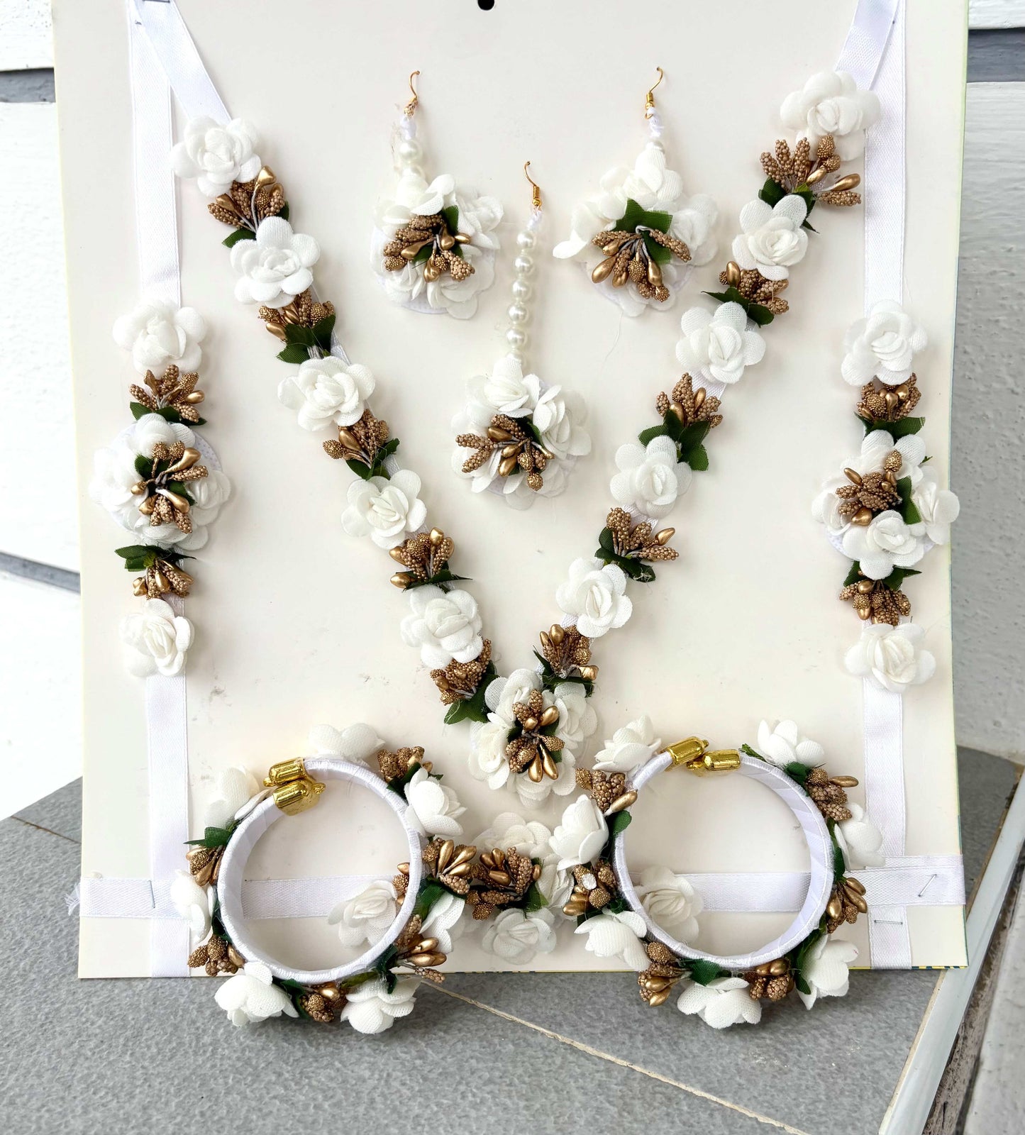 White Floral Haldi and Mehendi Jewelry Set