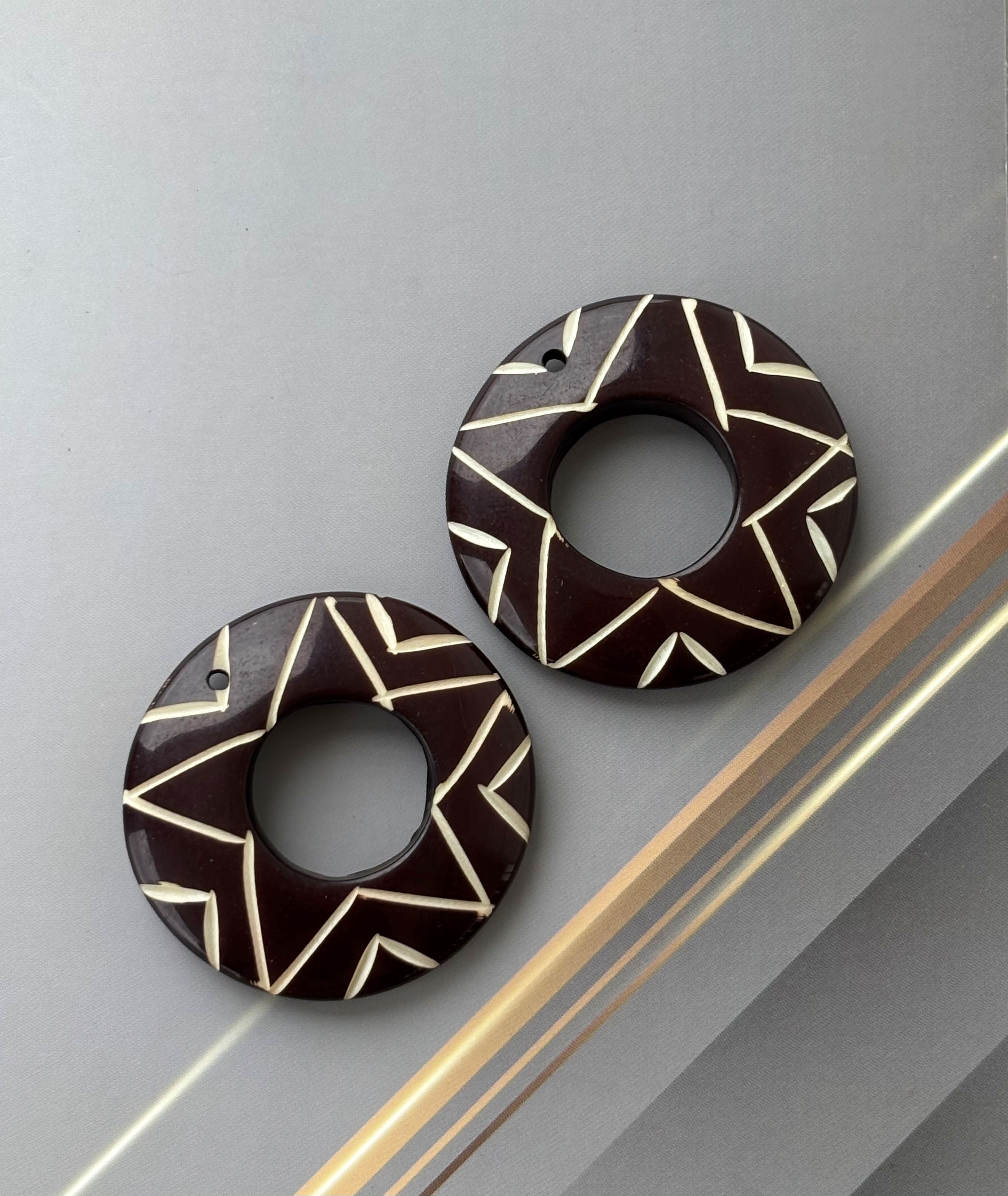 Black Round Beads with Hand Carved Pattern for Jewelry Making