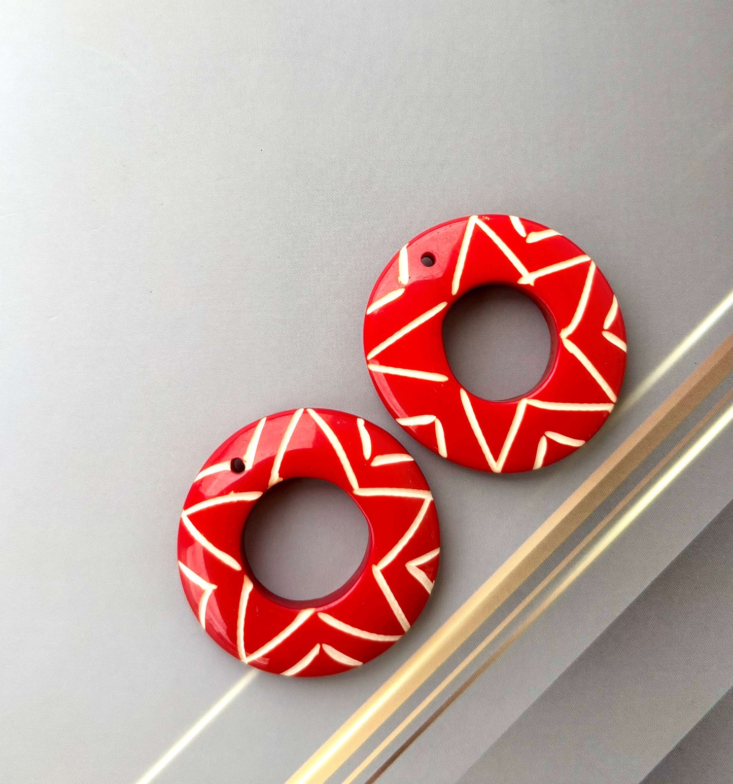 Red Round Beads with Hand Carved Pattern for Jewelry Making