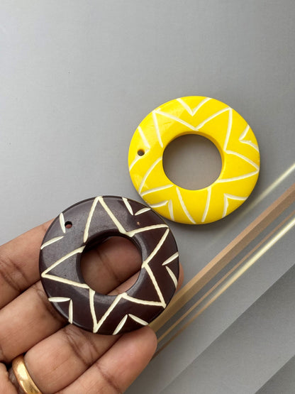 Black and Yellow Round Beads with Hand Carved Pattern for Jewelry Making