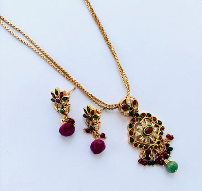 Kundan and Polki Style Pendant Necklace Set