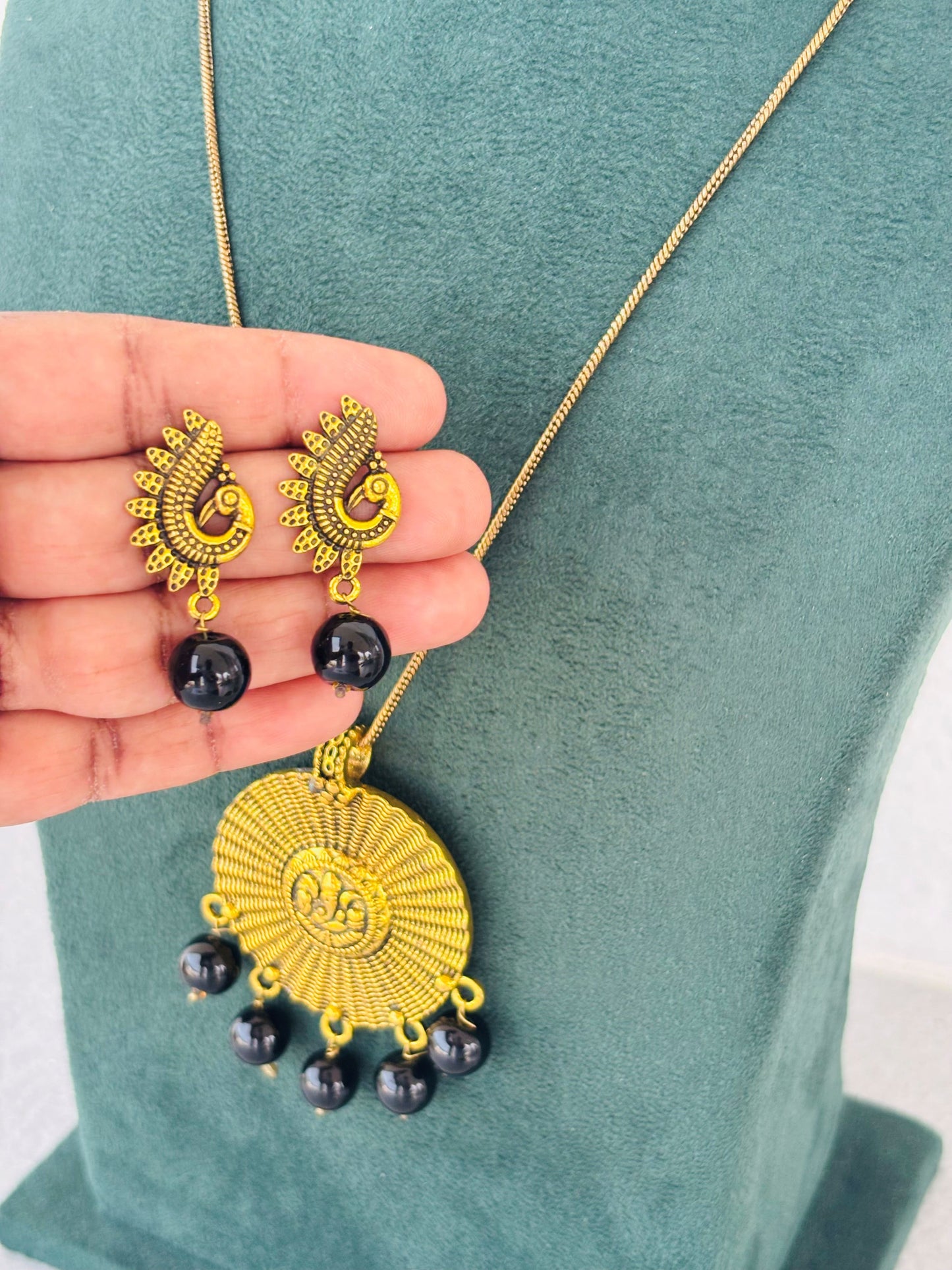 Antique Gold Pendant Necklace Set