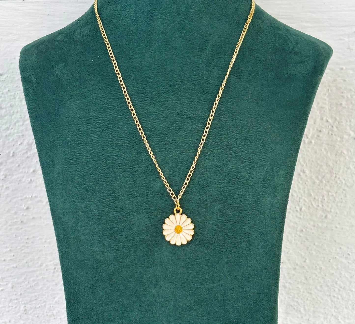 Dainty Daisy Flower Pendant Necklace