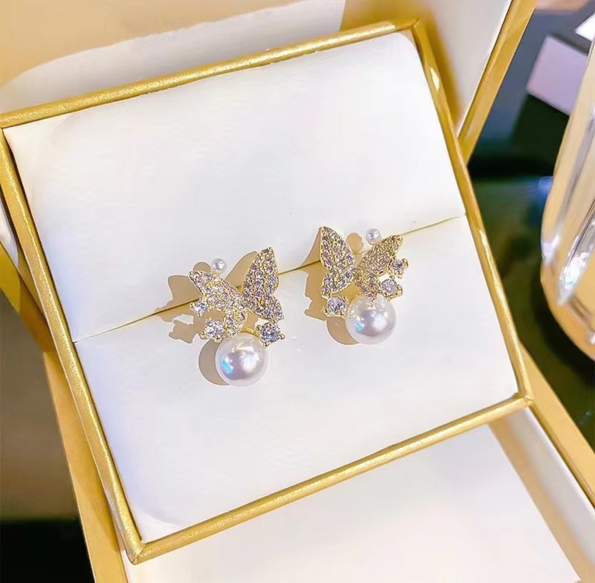 Korean Fashion Crystal Butterfly Earrings with Pearl Drop