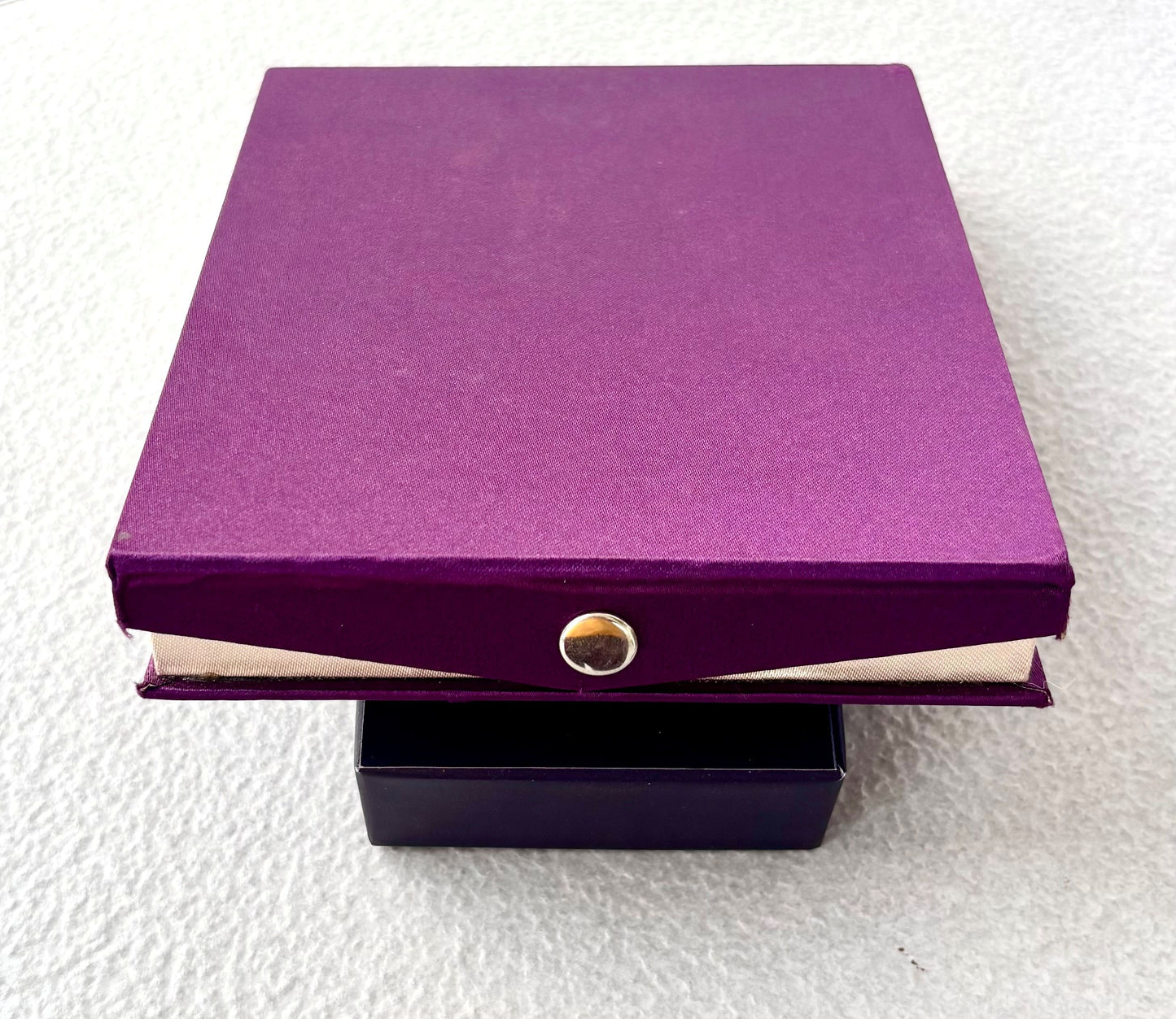 Elegant Violet and Cream Jewelry Gift Box