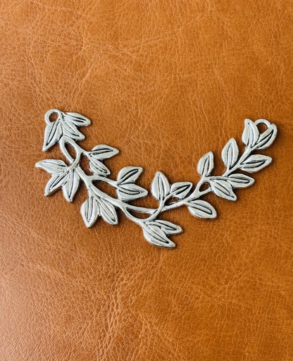 Intricate Vintage Elegance Pendant